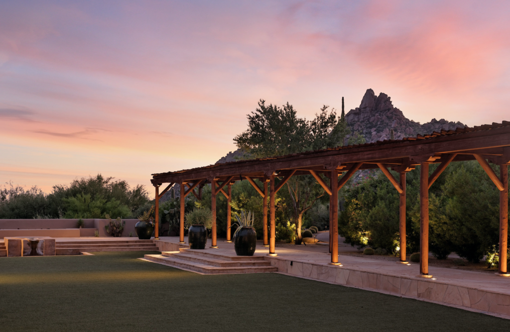 The property offers many premium views of Arizona sunsets. (photo by Four Seasons Scottsdale)