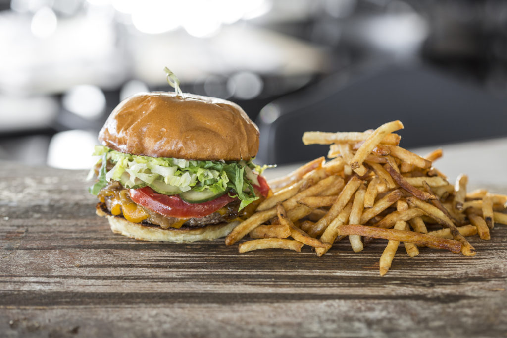 02_Relish Restaurant & Bar_Classic Burger