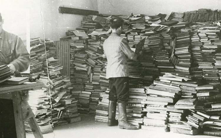 Book Smugglers
