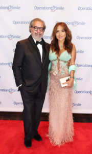 02 Universal Smile Award receipients Kent Schaffer and Shara Kuy (Photo by Quy Tran)