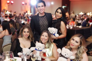 15 Angel Woolsey shares smiles with his guests (Photo by Quy Tran)