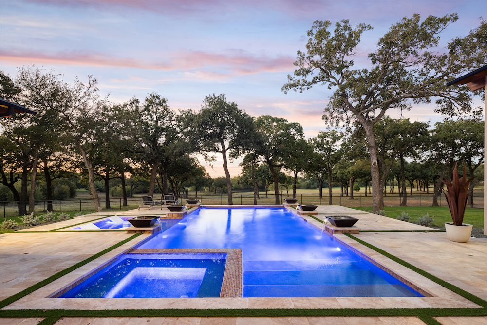 A manicured pool and spa outside the modern main house. (Photo by Zach Spross Photography for Douglas Elliman)