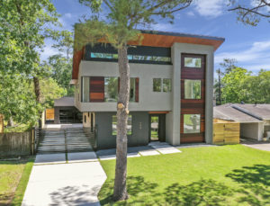 Echo Custom Homes created the 4,200 square foot dwelling in the Garden Oaks/Oak Forest neighborhood with interiors by Kendra Benson. (Photo by PRSTX.com)