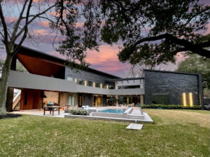 The Galleria/Uptown area home that headlines the Houston Modern Home Tour is the work of LEAM Design + Build. (Photo by LEAM Design Build)
