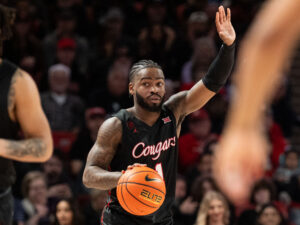 The Houston Cougars defeated the Kansas State Wildcats 74-52, extending their home winning streak to 17 in a row behind Jamal Shead ’s 17 points and J’Wan Roberts 14 points and six rebounds, at the Fertitta Center
