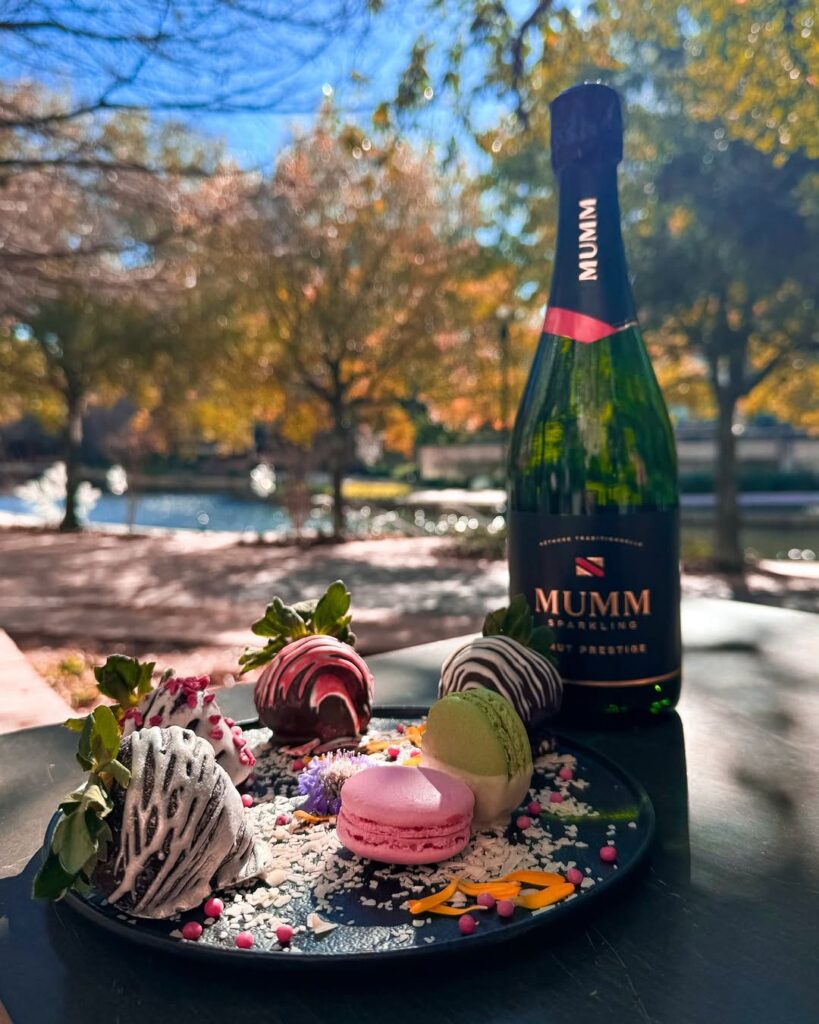 Acqua Restaurant and Lounge Valentine’s 2025